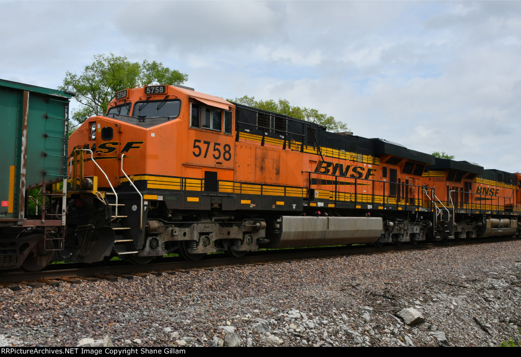 BNSF 5758 Roster shot